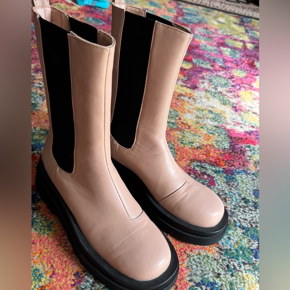 Bellini Women's Tan and Black Heeled Boots Brand new never worn